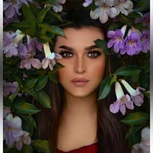 Meet your Posher, Mouna